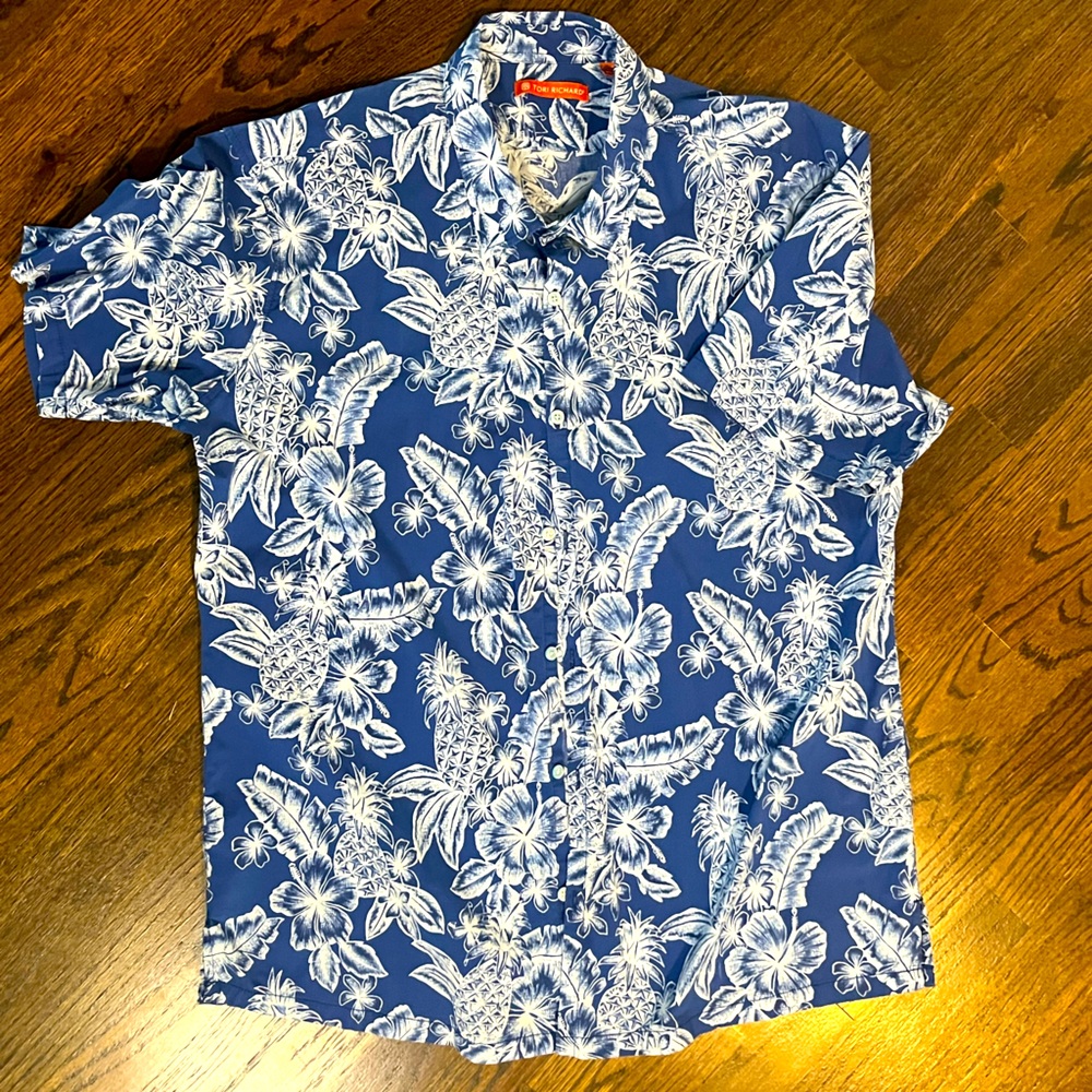 Tori Richard’ SZ XL Hawaiian/PineapplePrint LIGHT blue and white  collard shirt